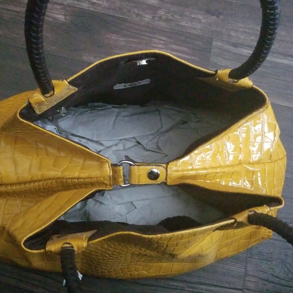 Alligator print handbag great for summer - Picture 3 of 3